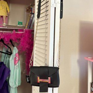 LULUS BLACK‎ AND GOLD CLUTCH